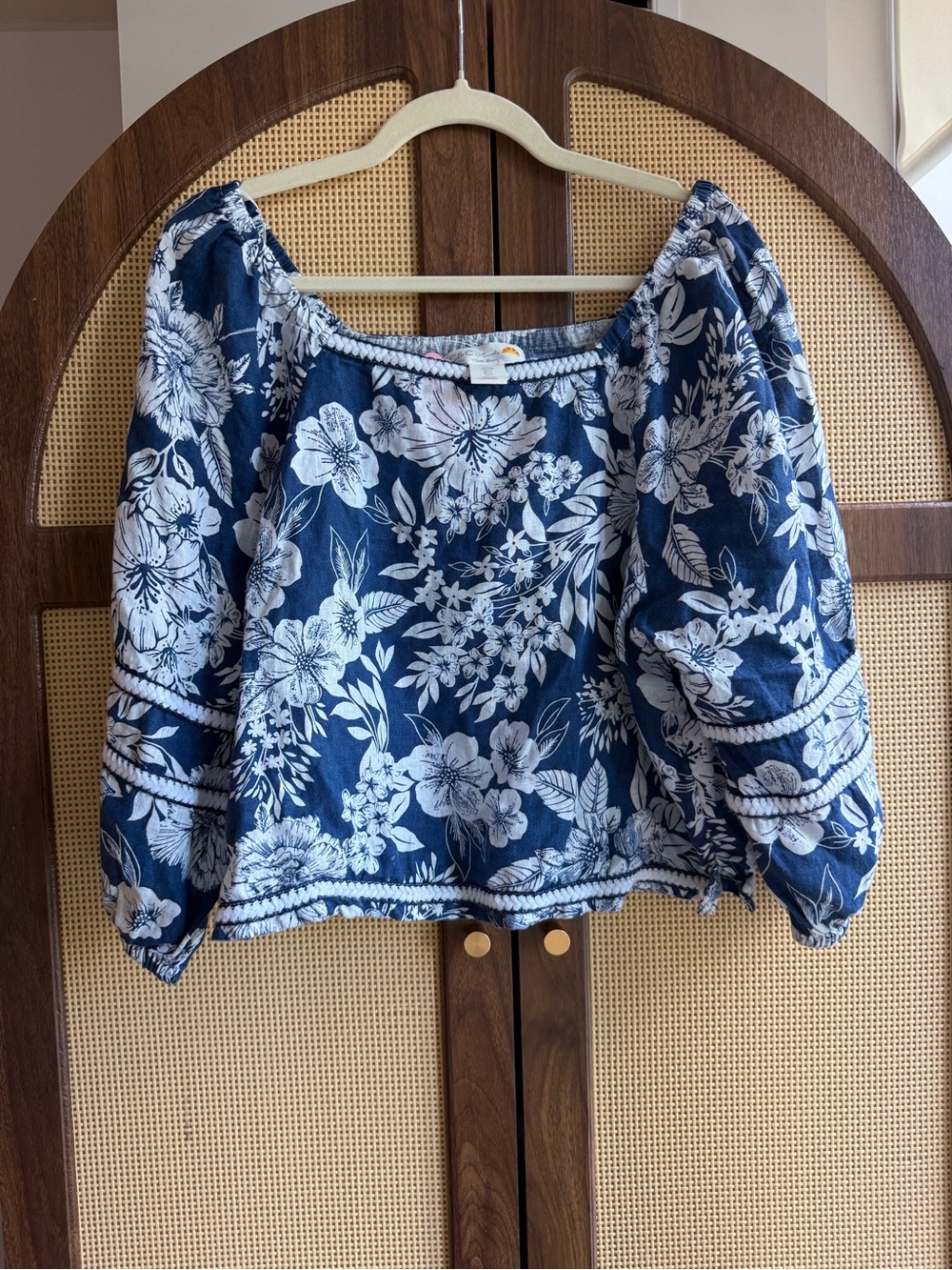 C&C California linen top - size L NWT!